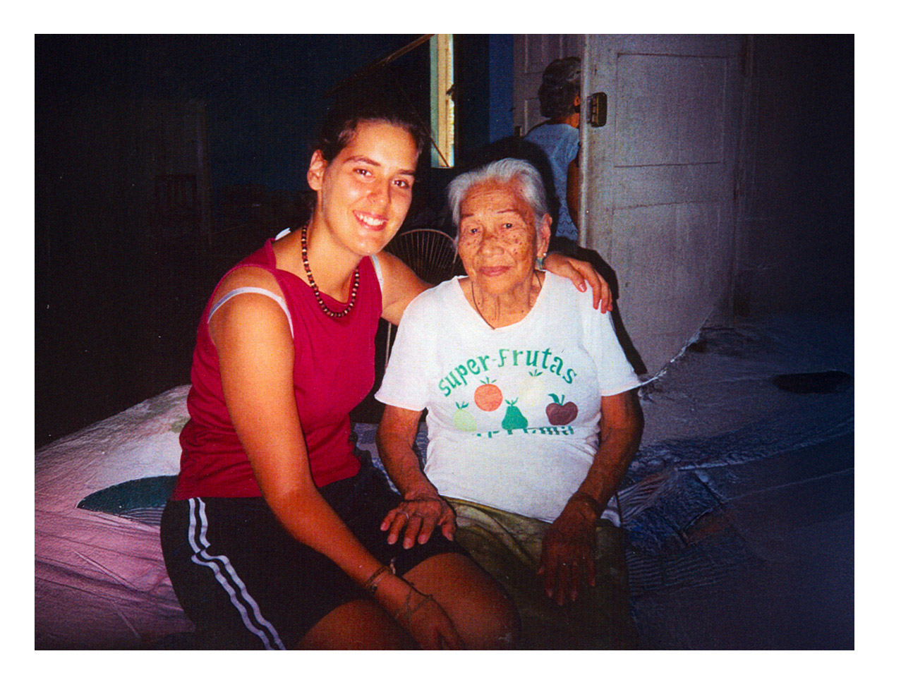 Moment de partage avec une aînée à Iquitos